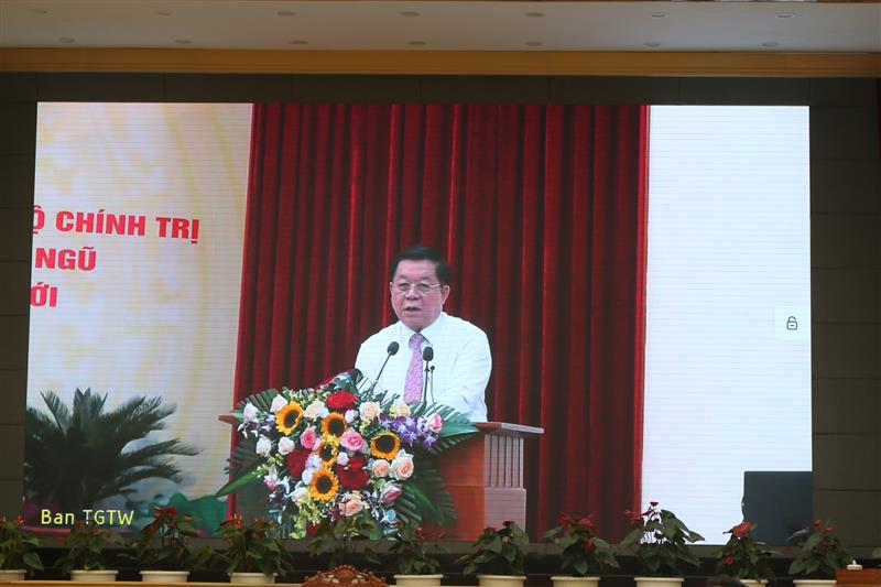 Đồng chí Nguyễn Trọng Nghĩa - Bí thư Trung ương Đảng, Trưởng Ban Tuyên giáo Trung ương phát biểu chỉ đạo tại hội nghị.