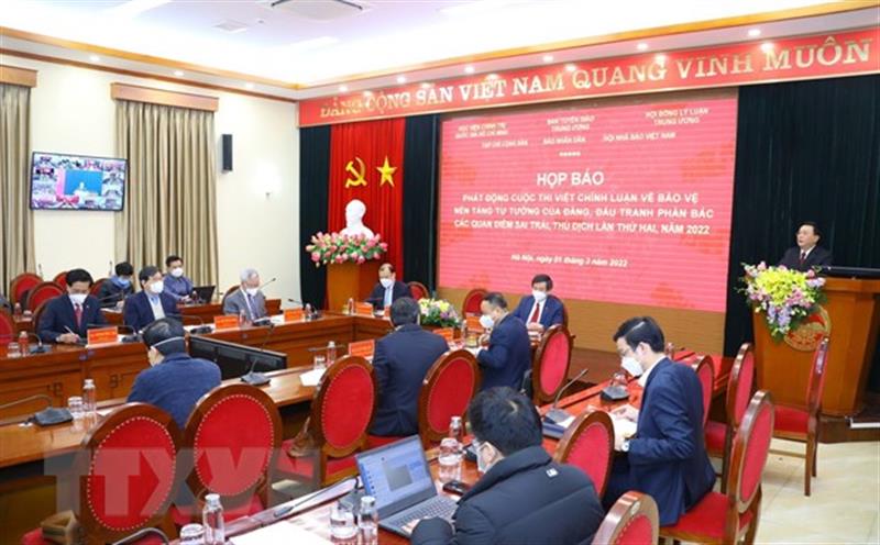 Giám đốc Học viện Chính trị quốc gia Hồ Chí Minh Nguyễn Xuân Thắng phát biểu chỉ đạo và phát động cuộc thi. (Ảnh: TTXVN)