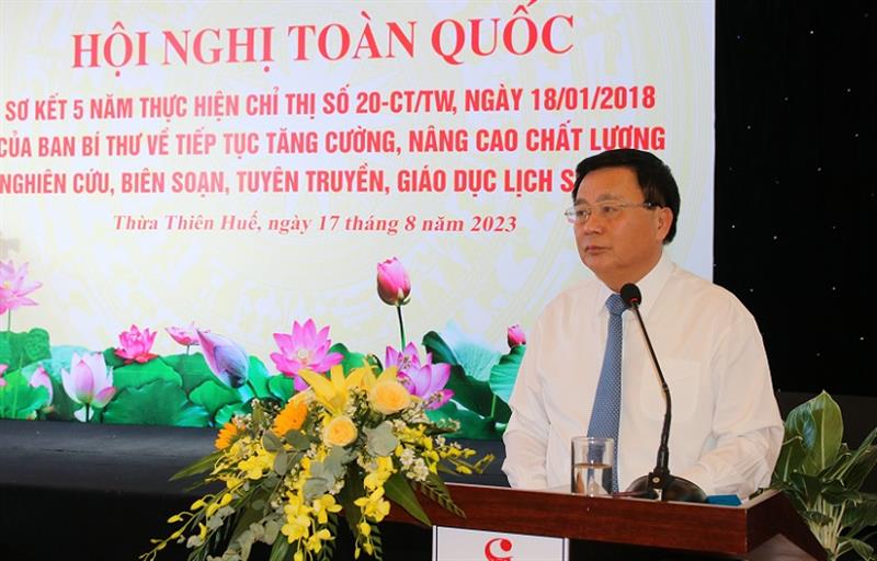 Đồng chí Nguyễn Xuân Thắng phát biểu kết luận và bế mạc Hội nghị.