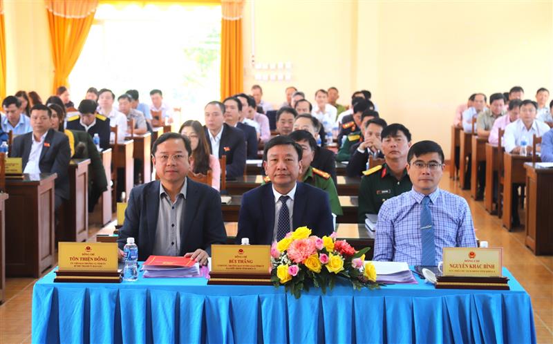Các đồng chí lãnh đạo tỉnh Lâm Đồng và TP Bảo Lộc dự Kỳ họp.