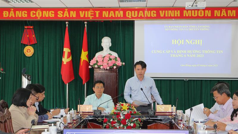 Phó Giám đốc Sở Thông tin và Truyền thông Vương Tôn Kiên thông tin tình hình hoạt động báo chí tháng 5/2023.