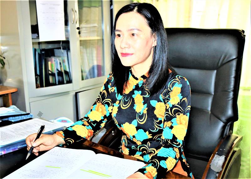 Bí thư chi bộ- Hiệu trưởng Trường THPT Lê Lợi Nguyễn Thị Huệ.