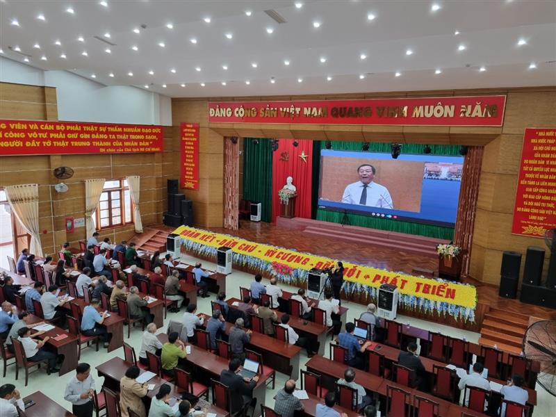 Các đại biểu tham dự Hội nghị tại điểm cầu huyện Di Linh.