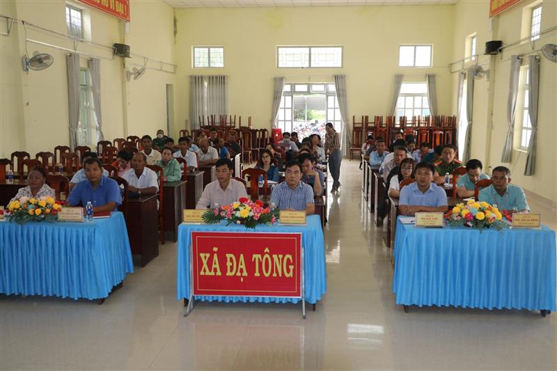 Các đại biểu tham dự Hội nghị tại điểm cầu xã Đạ Tông, huyện Đam Rông.