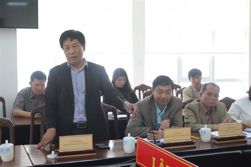 Chủ tịch Hội Nhà báo tỉnh Lâm Đồng Lê Văn Tòa phát biểu tại hội nghị.