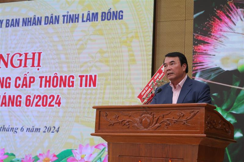 Phó Chủ tịch UBND tỉnh Phạm S phát biểu tại hội nghị.