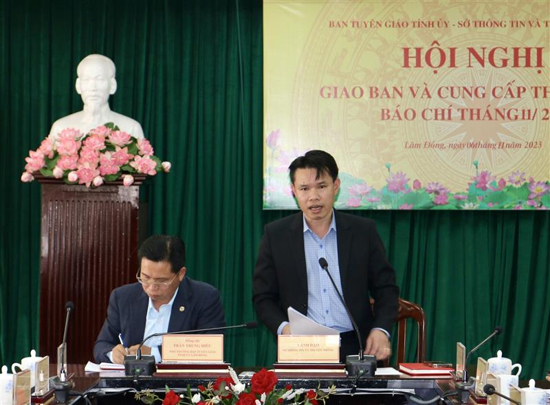 Phó Giám đốc Sở Thông tin và Truyền thông Vương Tôn Kiên thông tin tình hình hoạt động báo chí tháng 10/2023.