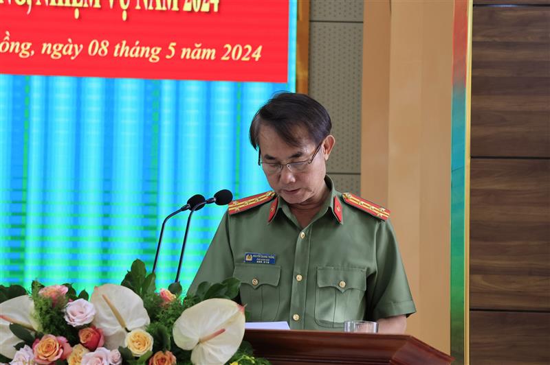 Đại tá Nguyễn Quang Thống - Phó Giám đốc Công an tỉnh, Phó trưởng Ban Thường trực về nhân quyền tỉnh Lâm Đồng phát biểu tại hội nghị.