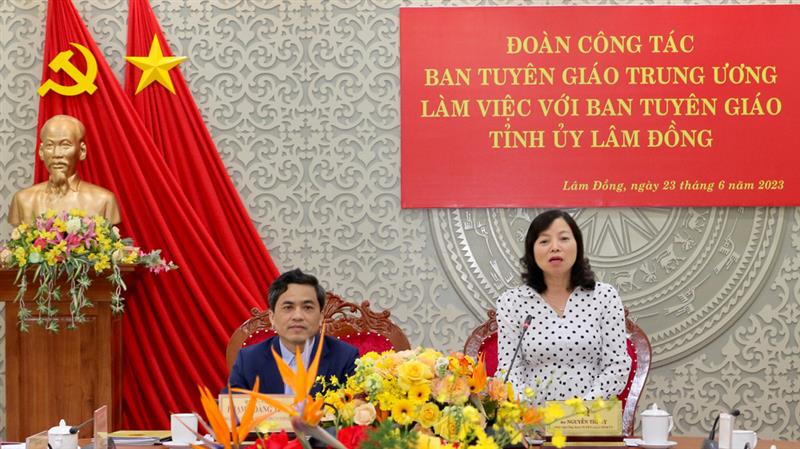 Phó Trưởng Ban Tuyên giáo Tỉnh ủy Nguyễn Thị Mỵ phát biểu tiếp thu ý kiến.