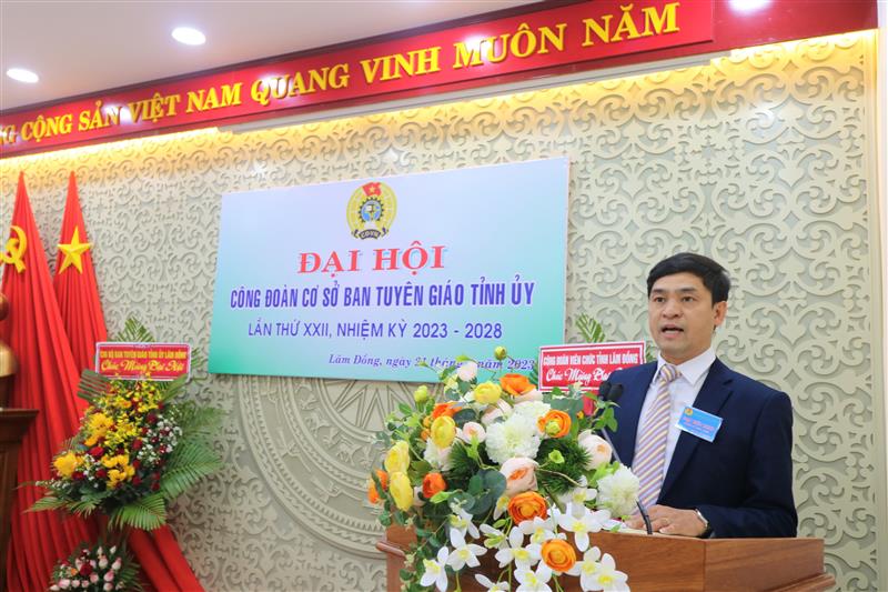 Đ/c Phạm Hữu Hải, Chủ tịch Công đoàn khóa XXI, Trưởng Phòng Tổng hợp Ban Tuyên giáo Tỉnh ủy  phát biểu khai mạc Đại hội.