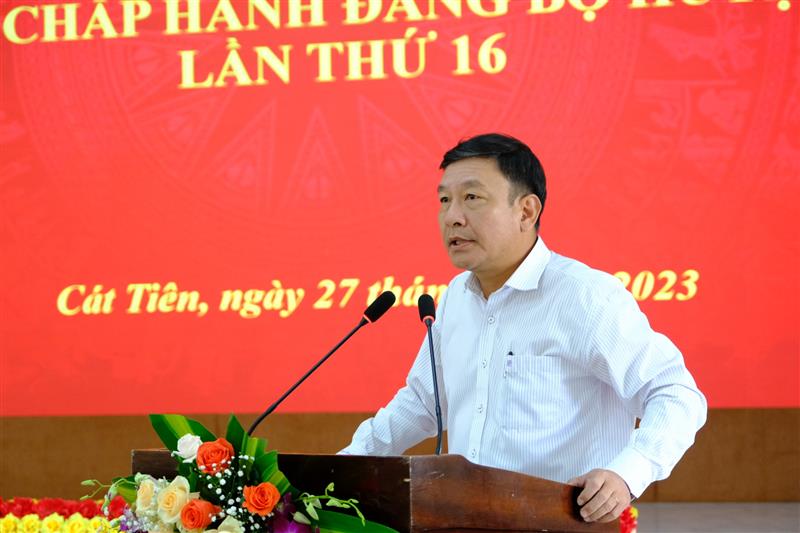 Đồng chí Bùi Thắng - Ủy viên Ban Thường vụ, Trưởng Ban Tuyên giáo Tỉnh ủy phát biểu chỉ đạo tại hội nghị.