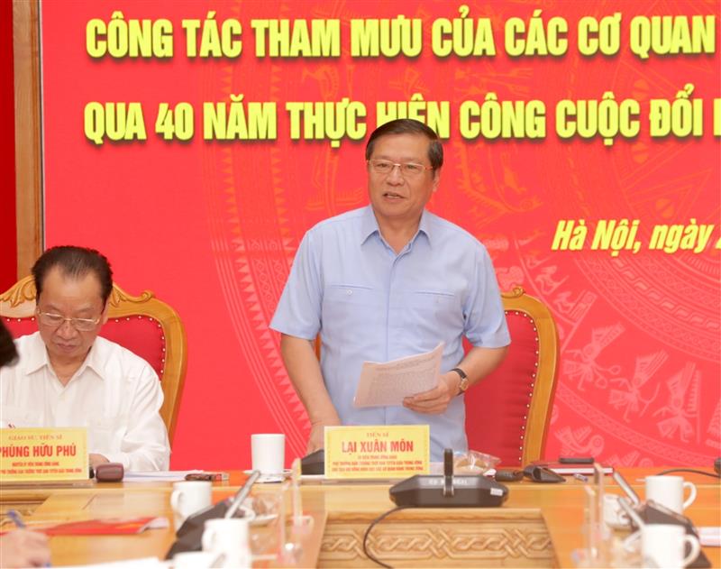 Đồng chí Lại Xuân Môn, Ủy viên Trung ương Đảng, Phó Trưởng ban Thường trực Ban Tuyên giáo Trung ương, Chủ tịch Hội đồng Khoa học các cơ quan Đảng Trung ương phát biểu tại Hội thảo khoa học với chủ đề “Công tác tham mưu của các cơ quan Đảng Trung ương trên lĩnh vực tuyên giáo qua 40 năm thực hiện công cuộc đổi mới - Thực trạng, vấn đề đặt ra và giải pháp” (6/2024).