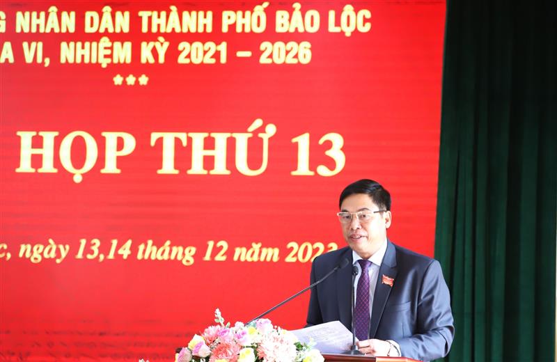 Đồng chí Nghiêm Xuân Đức - Phó Bí thư Thường trực Thành ủy, Chủ tịch HĐND TP Bảo Lộc phát biểu khai mạc Kỳ họp.