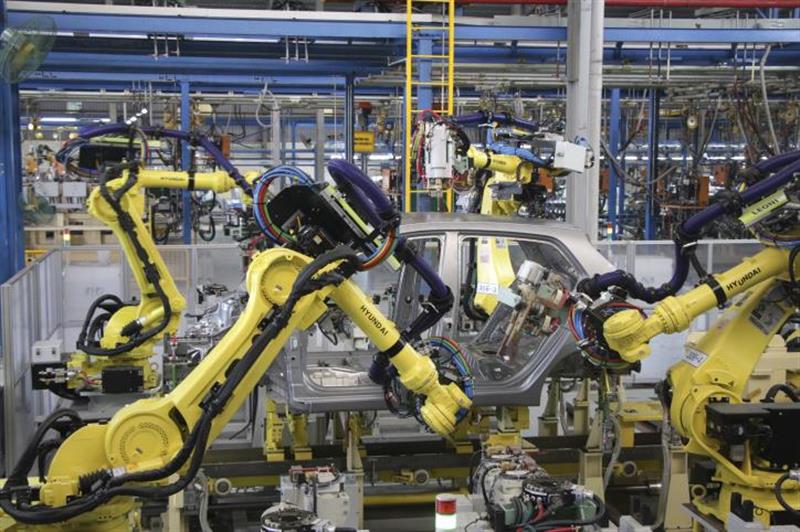 Dây chuyền sản xuất xe Hyundai của nhà máy ô tô Hyundai Thành Công được trang bị hệ thống Robot hàn tự động do Tập đoàn Hyundai Hàn Quốc cung cấp. Ảnh: Văn Xuyên/BNEWS/TTXVN