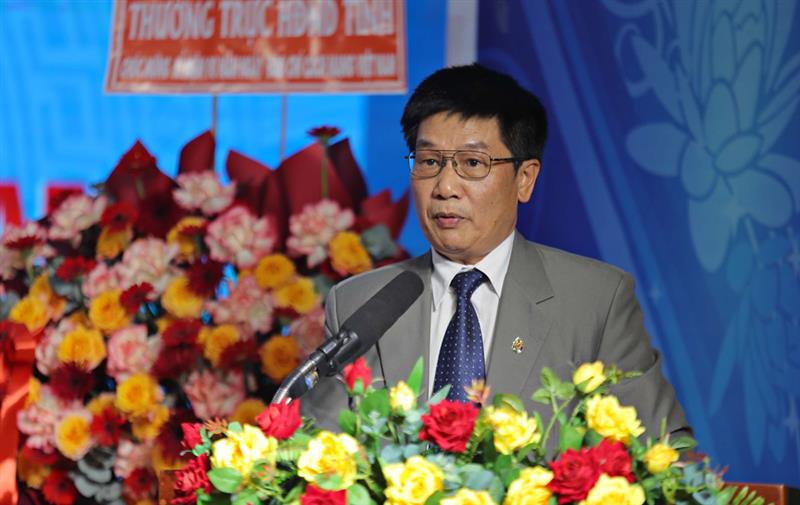 Nhà báo Lê Văn Toà - Chủ tịch Hội Nhà báo Lâm Đồng phát biểu ôn lại truyền thống 98 năm Ngày Báo chí cách mạng Việt Nam.