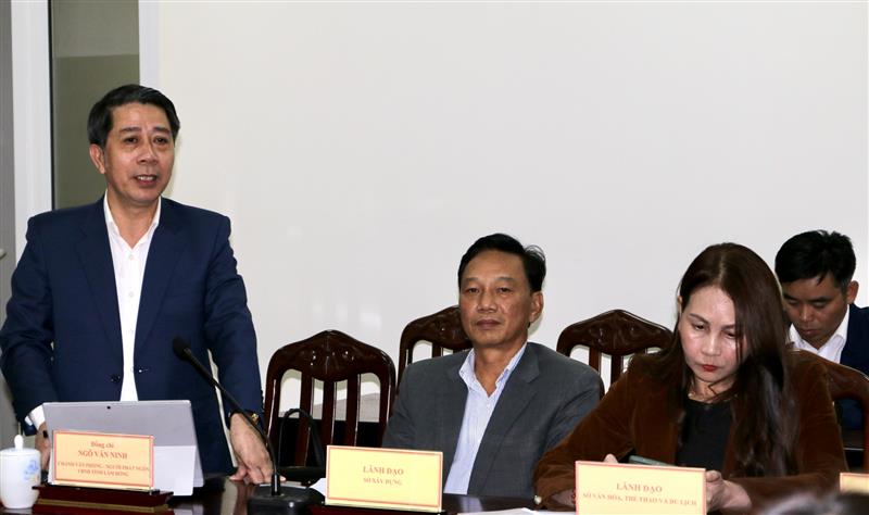Ông Ngô Văn Ninh - Người phát ngôn của UBND tỉnh trả lời câu hỏi của các nhà báo về tiến độ thi công dự án mở rộng đèo Prenn và việc triển khai dự án cao tốc Tân Phú – Bảo Lộc.