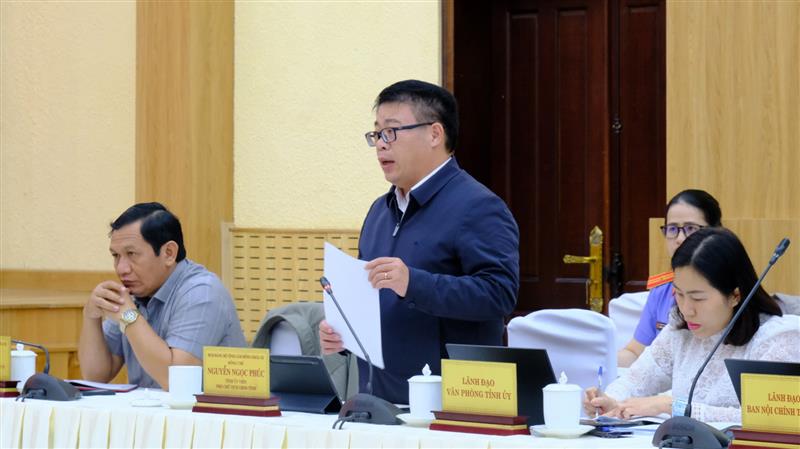 Phó Chủ tịch UBND tỉnh Lâm Đồng Nguyễn Ngọc Phúc trả lời ý kiến của công dân.