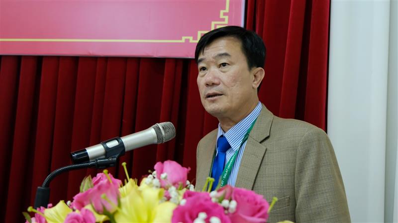Đồng chí Lê Minh Chiến – Bí thư Đảng ủy, Hiệu trưởng Trường Đại học Đà Lạt báo cáo tại buổi làm việc.