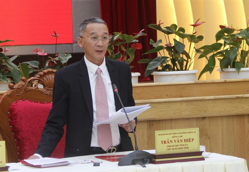 Đồng chí Trần Văn Hiệp - Phó Bí thư Tỉnh ủy, Chủ tịch UBND tỉnh phát biểu tại Hội nghị.