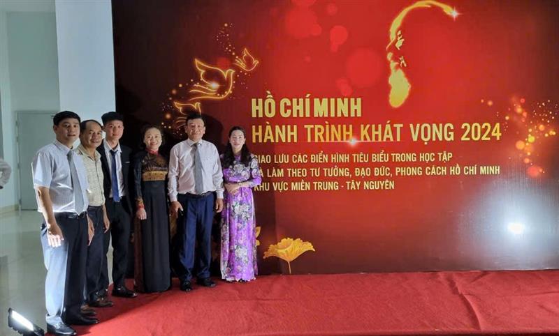 Đoàn công tác Lâm Đồng dự Chương trình “Giao lưu các điển hình tiêu biểu trong học tập và làm theo tư tưởng, đạo đức, phong cách Hồ Chí Minh khu vực miền Trung - Tây Nguyên năm 2024”