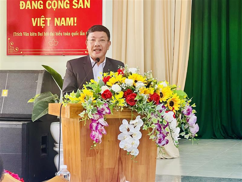 Chủ tịch UBND huyện Lạc Dương Bùi Thế tiếp thu, giải trình kiến nghị cử tri thuộc thẩm quyền.