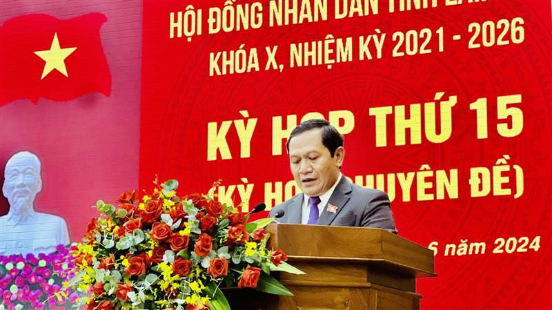 Phó Chủ tịch HĐND tỉnh K'Mák phát biểu tại kỳ họp.