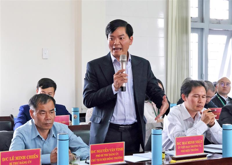 Phó Hiệu trưởng Trường Đại học Đà Lạt Mai Minh Nhật trình bày các ngành học mà nhà trường đang đẩy mạnh đào tạo để đáp ứng nhu cầu của xã hội.