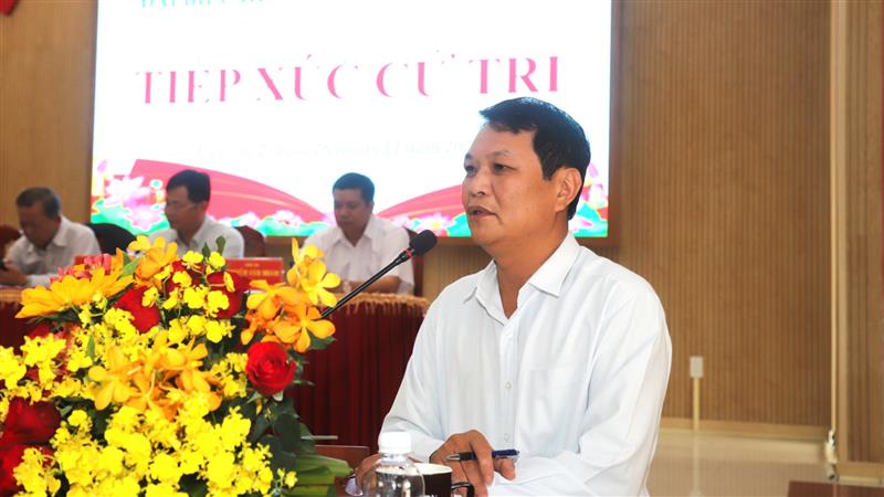 Phó Chủ tịch UBND TP Bảo Lộc Phùng Ngọc Hạp tiếp thu, giải trình ý kiến của cử tri.