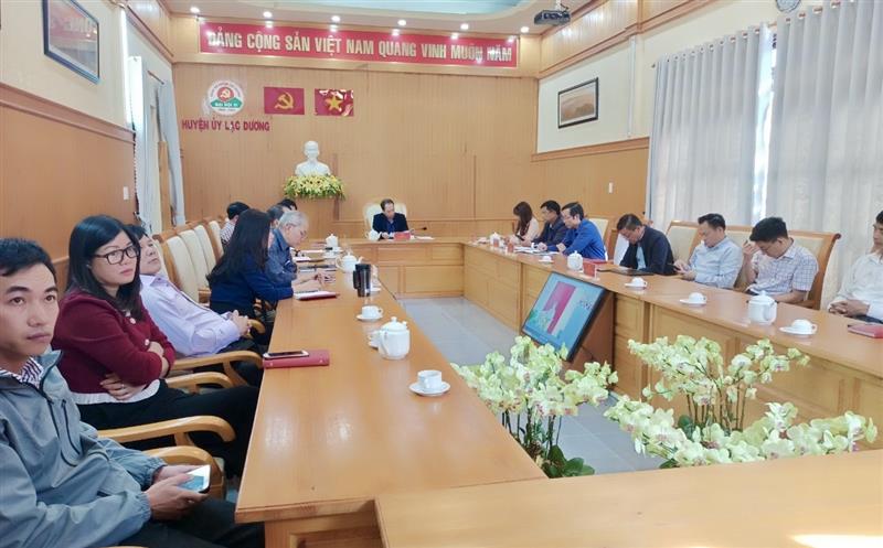 Các đại biểu tham dự hội nghị tại điểm cầu Huyện ủy Lạc Dương.