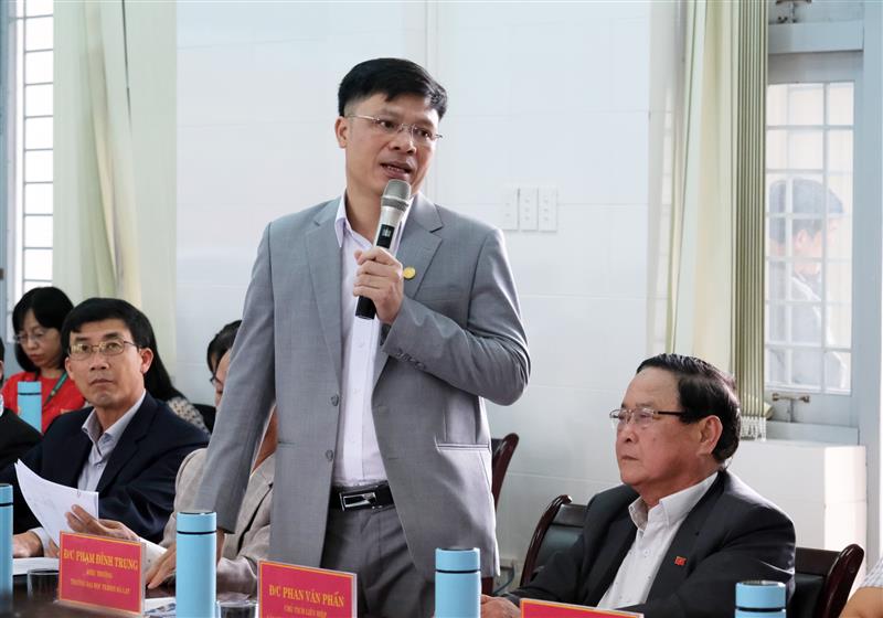 Hiệu trưởng Trường Đại học Yersin Đà Lạt Phạm Đình Trung phát biểu tại buổi làm việc.