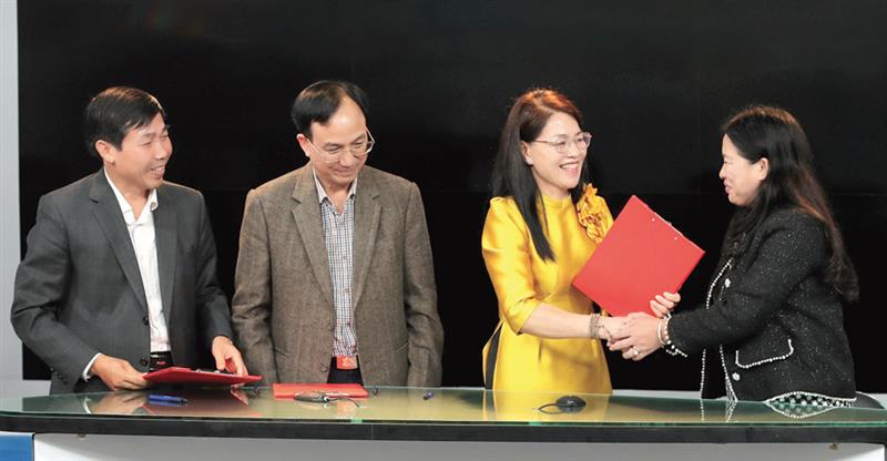 Báo Lâm Đồng cùng các đơn vị Cục Thuế Lâm Đồng, Bảo hiểm Xã hội tỉnh, Sở Công thương ký kết hợp tác truyền thống.