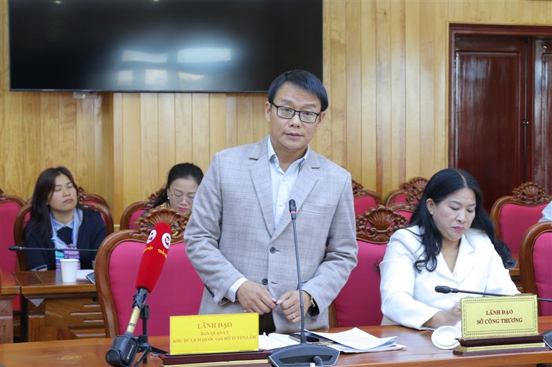 Lãnh đạo Ban Quản lý Khu Du lịch Hồ Tuyền Lâm thông tin việc xử lý các sai phạm tại khu thắng cảnh du lịch Quốc gia hồ Tuyền Lâm.