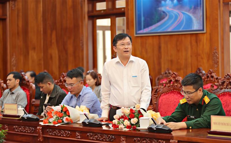 Nhà báo Gia Bình - Văn phòng thường trú Báo Thanh Niên tại Lâm Đồng phát biểu tại buổi gặp mặt.