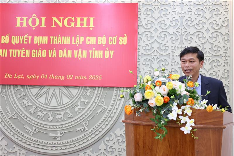 Đồng chí Huỳnh Minh Hải - Bí thư Chi bộ Ban Tuyên giáo và Dân vận Tỉnh ủy phát biểu nhận nhiệm vụ