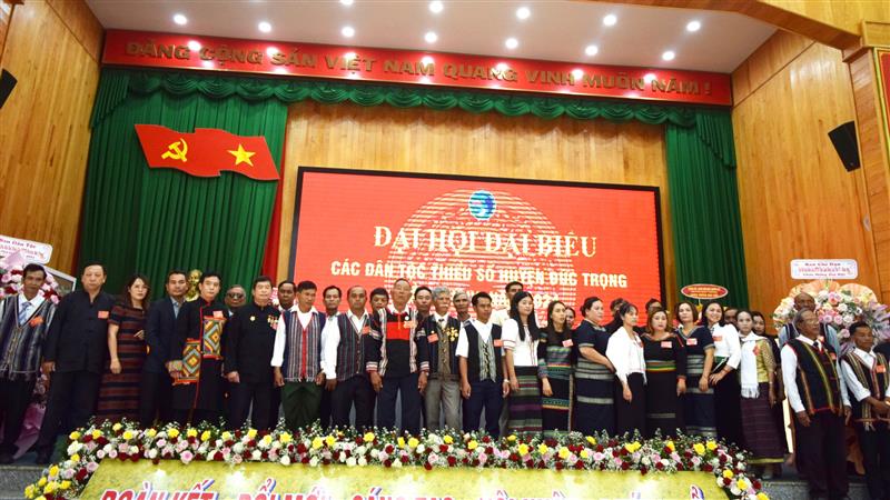 Đoàn đại biểu tham dự Đại hội đại biểu các DTTS tỉnh Lâm Đồng lần thứ IV, năm 2024 ra mắt Đại hội.