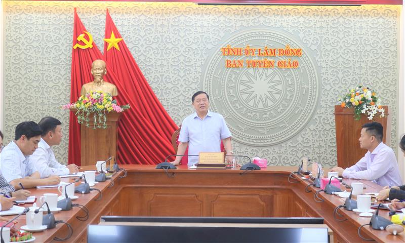 Đ/c Lại Xuân Môn - Uỷ viên Ban chấp hành Trung ương Đảng, Phó Trưởng Ban Thường trực Ban Tuyên giáo Trung ương phát biểu.