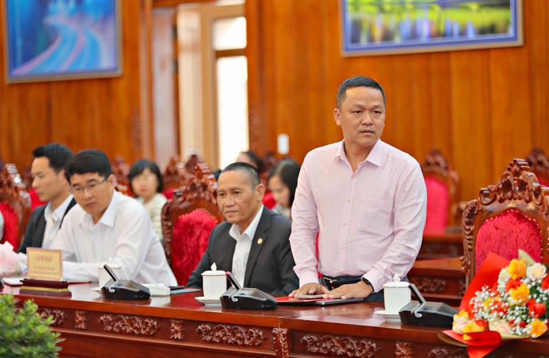 Nhà báo Võ Tùng - Báo Pháp luật TP Hồ Chí Minh phát biểu tại buổi gặp mặt.