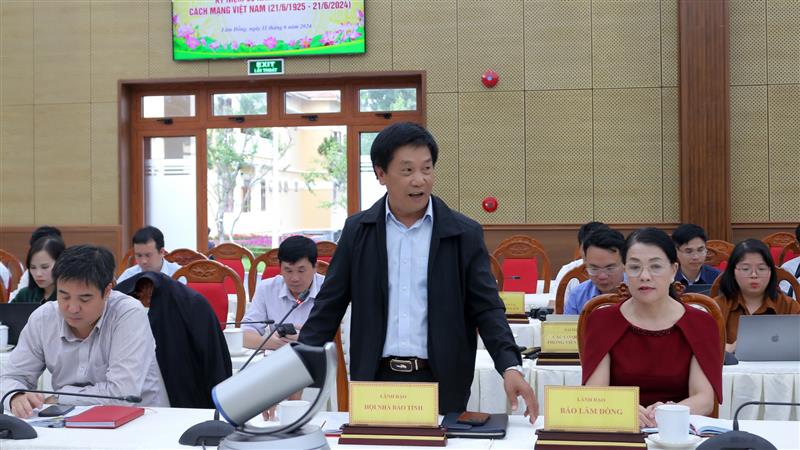 Chủ tịch Hội Nhà báo tỉnh Lâm Đồng Lê Văn Tòa thay mặt đội ngũ những người làm báo trên địa bàn tỉnh cảm ơn sự quan tâm của lãnh đạo tỉnh đến hoạt động của báo chí.