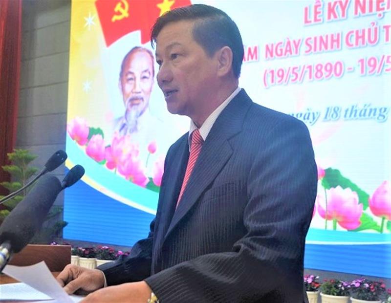Đồng chí Trần Đức Quận, Bí thư Tỉnh ủy phát biểu tại lễ kỷ niệm 130 năm ngày sinh Chủ tịch Hồ Chí Minh