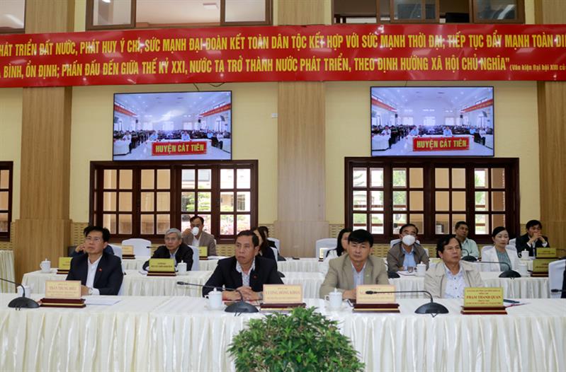 Các đại biểu tham dự hội nghị tại điểm cầu hội trường Tỉnh ủy.