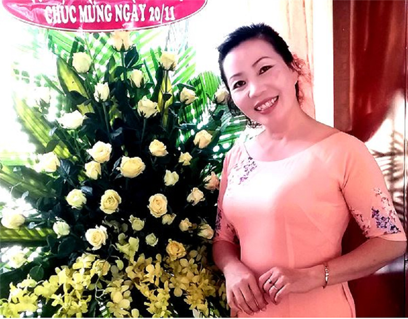 Cô giáo Trần Thu Hường với niềm hạnh phúc trong Ngày nhà giáo Việt Nam 20-11. Ảnh T.D.H.
