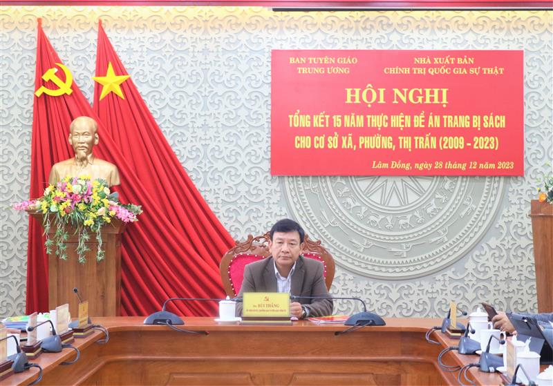 Đồng chí Bùi Thắng - Ủy viên Ban Thường vụ, Trưởng Ban Tuyên giáo Tỉnh ủy chủ trì hội nghị tại điểm cầu tỉnh Lâm Đồng.