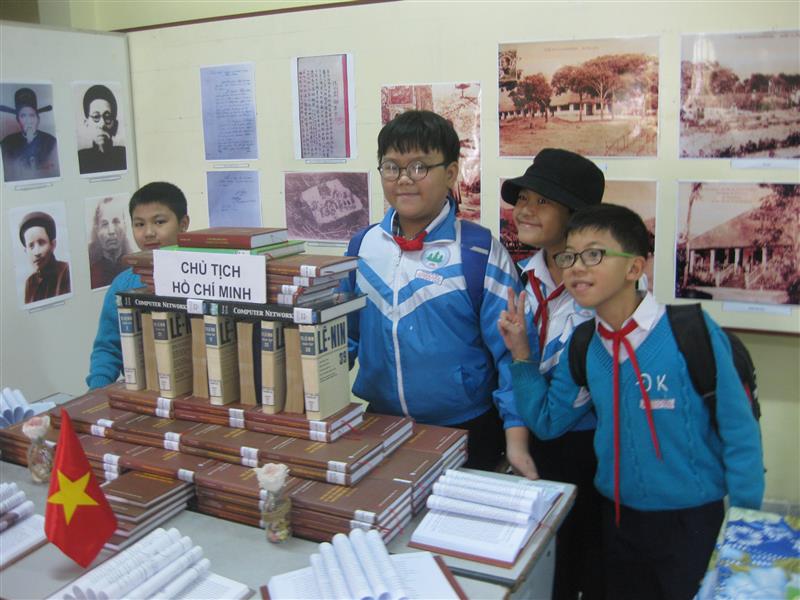 Đông đảo học sinh, thiếu nhi tham gia đọc sách tại thư viện Lâm Đồng . Ảnh T.D.H.