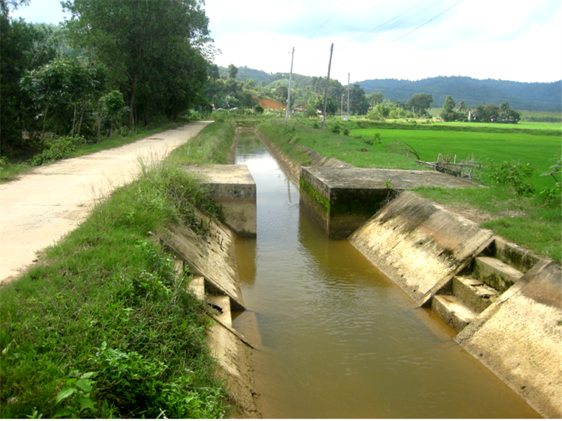 Hệ thống kênh mương thủy lợi ở huyện Cát Tiên được kiên cố hóa hiện đại. Ảnh Thanh Dương Hồng.