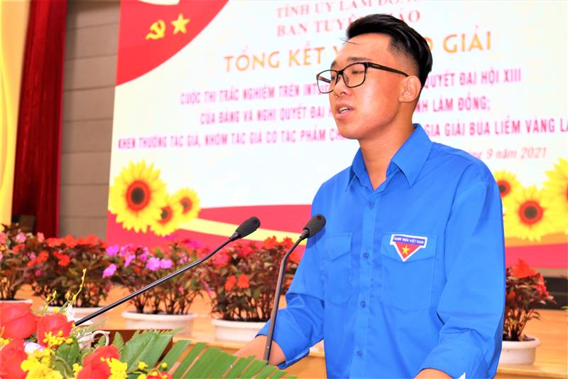 Đồng chí Võ Văn Đồng, chuyên viên Tỉnh Đoàn Lâm Đồng phát biểu tại hội nghị