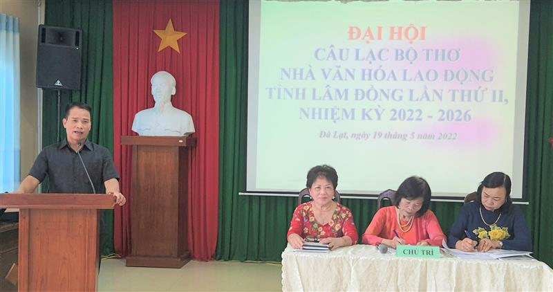 Ông Trần Đức Hải  Giám đốc Nhà VHLĐ phát biểu chúc mùng Đại hội CLB Thơ Lâm Đồng. Ảnh T.D.H