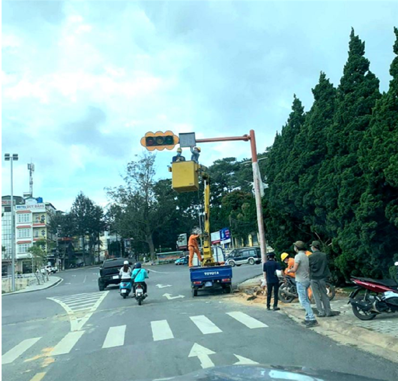 Thành phố Đà Lạt chính thức có đèn xanh, đèn đỏ.