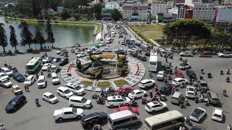 Trước yêu cầu về giao thông gia tăng, mở rộng các tuyến đường nội thành Đà Lạt là rất bức xúc.