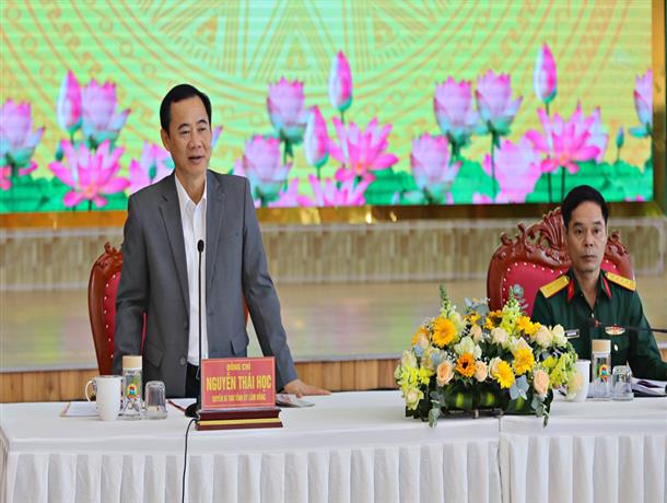 Đồng chí Nguyễn Thái Học - Quyền Bí thư Tỉnh ủy làm việc với Bộ CHQS tỉnh