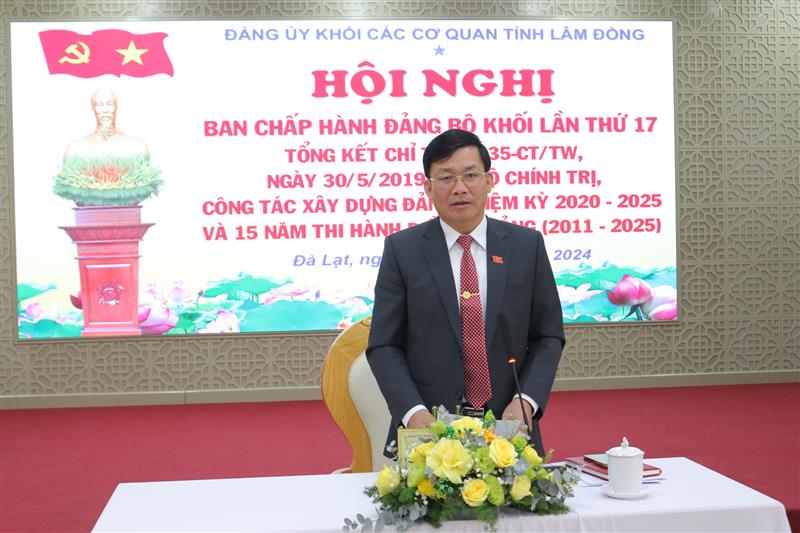 Đồng chí Hoàng Thanh Hải - Bí thư Đảng ủy Khối các cơ quan tỉnh phát biểu kết luận hội nghị.
